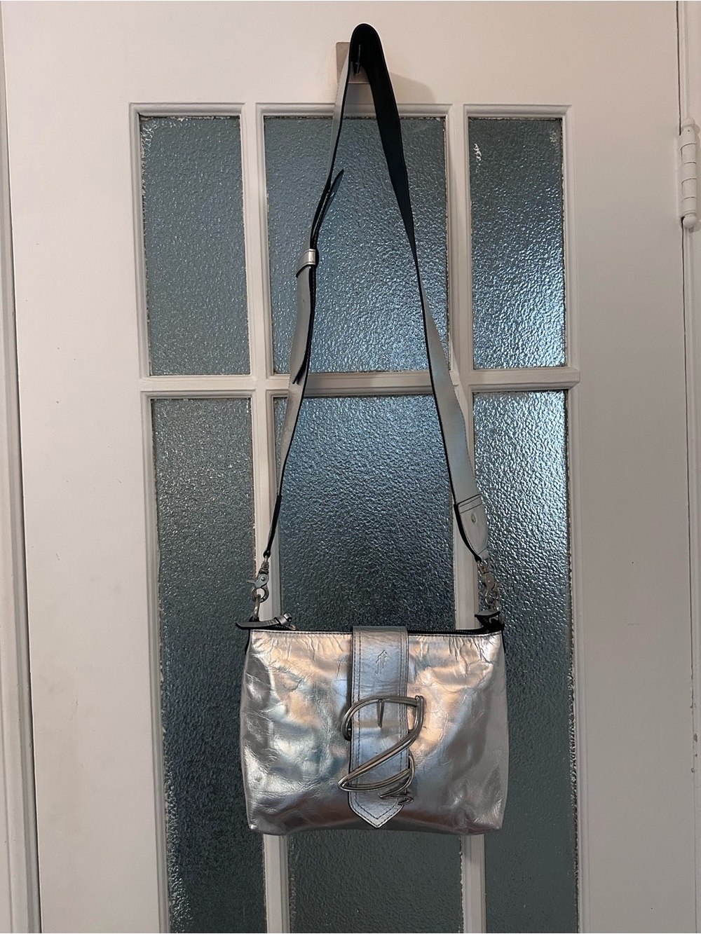 Fluevog EXCELLENT Rosalita silver metallic leather crossbody bag w/ buckle